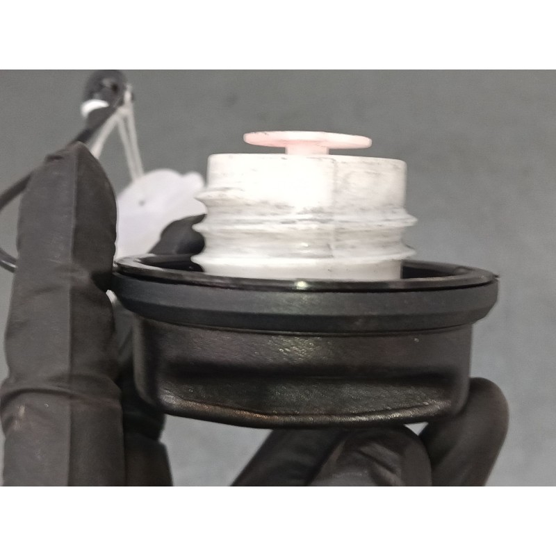 Recambio de tapon combustible para opel corsa d (s07) 1.4 (l08, l68) referencia OEM IAM 13228892  