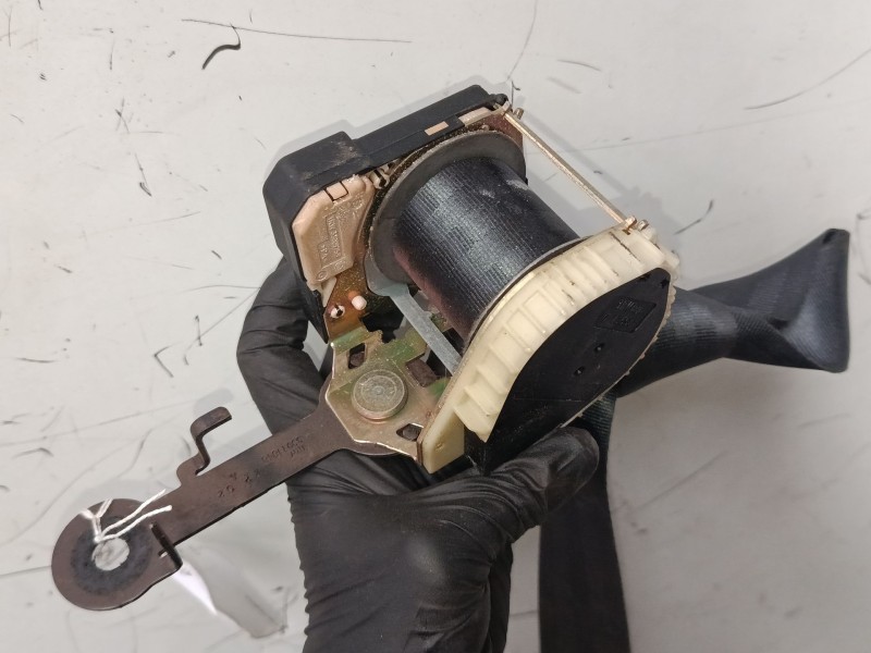 Recambio de cinturon seguridad delantero izquierdo para renault clio ii (bb_, cb_) 1.5 dci (b/cb07) referencia OEM IAM   