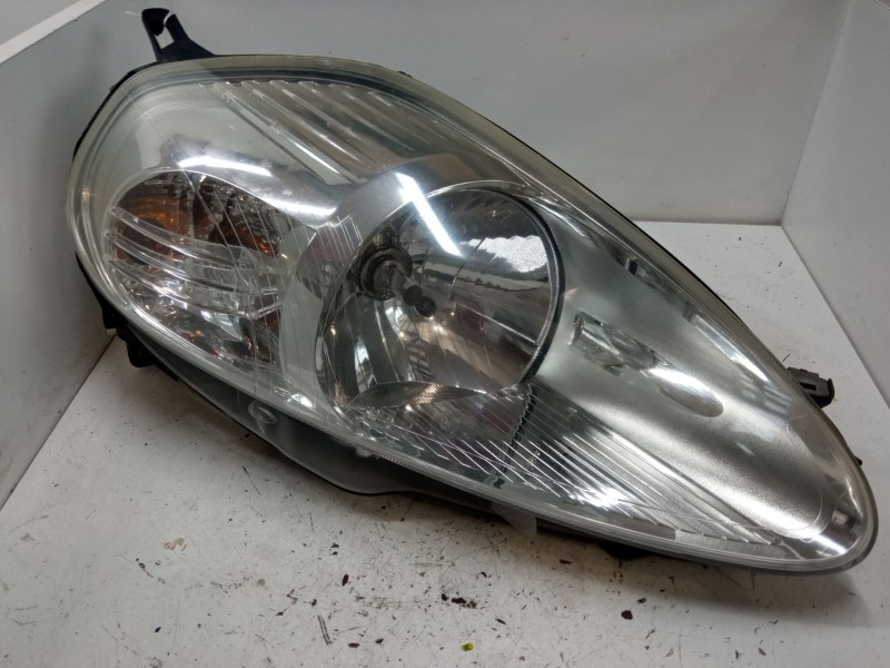 Recambio de faro derecho para fiat grande punto (199_) 1.2 referencia OEM IAM 89101388  