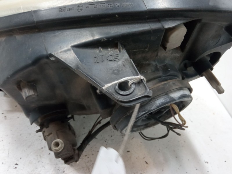 Recambio de faro derecho para renault kangoo (kc0/1_) 1.5 dci referencia OEM IAM 8200589033  