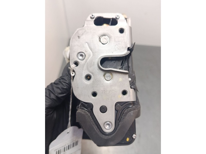 Recambio de cerradura puerta delantera derecha para opel insignia a (g09) 2.0 cdti (68) referencia OEM IAM 13577984  