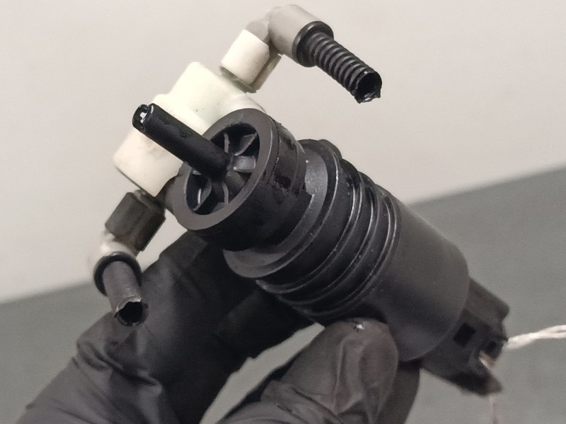 Recambio de bomba limpiaparabrisas para opel insignia a (g09) 2.0 cdti (68) referencia OEM IAM 13250357  