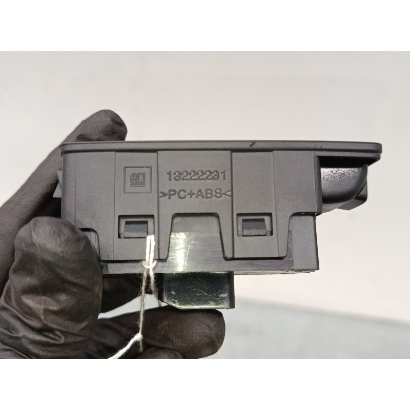 Recambio de mando elevalunas trasero derecho para opel insignia a (g09) 2.0 cdti (68) referencia OEM IAM 13222231  