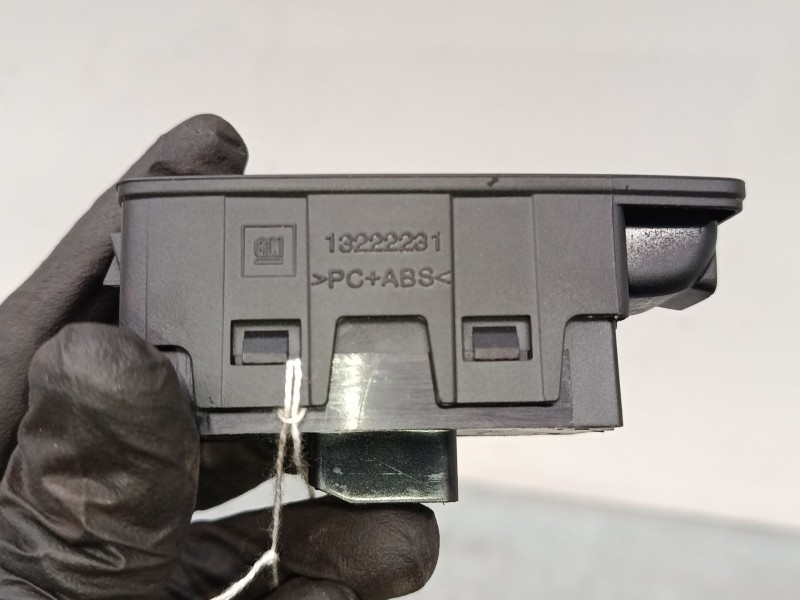Recambio de mando elevalunas trasero derecho para opel insignia a (g09) 2.0 cdti (68) referencia OEM IAM 13222231  