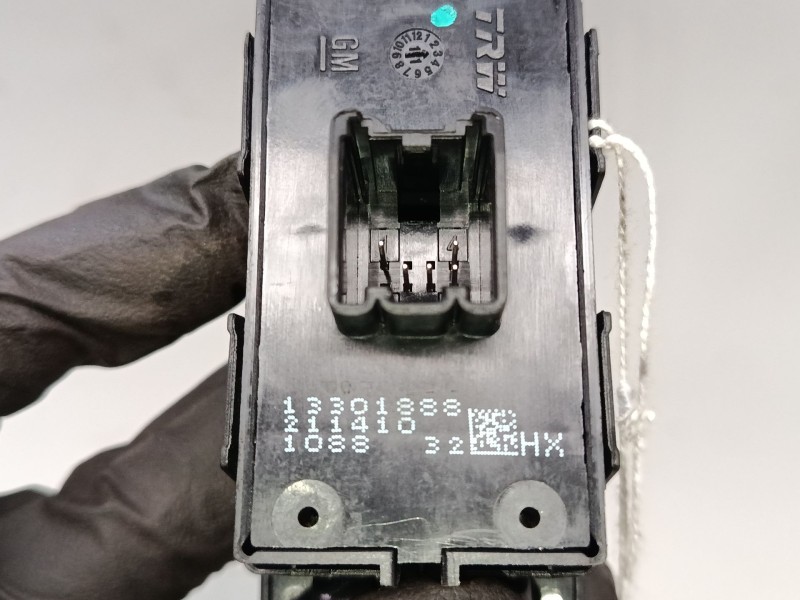 Recambio de mando elevalunas trasero derecho para opel insignia a (g09) 2.0 cdti (68) referencia OEM IAM 13222231  