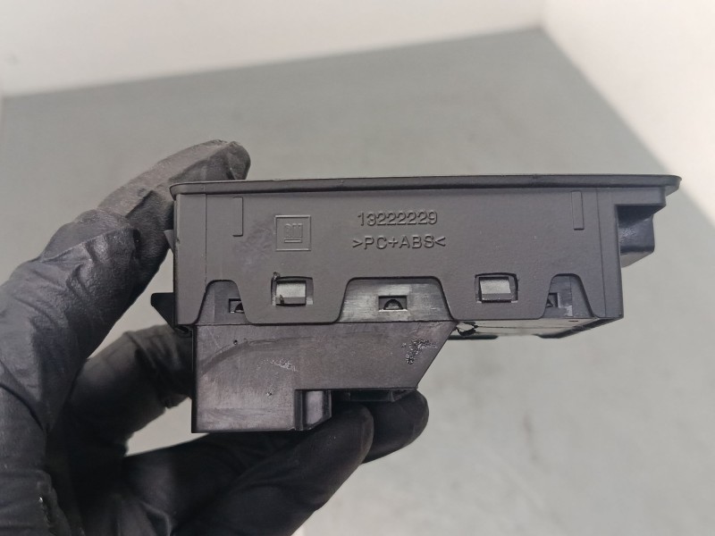 Recambio de mando elevalunas delantero derecho para opel insignia a (g09) 2.0 cdti (68) referencia OEM IAM 13222229  