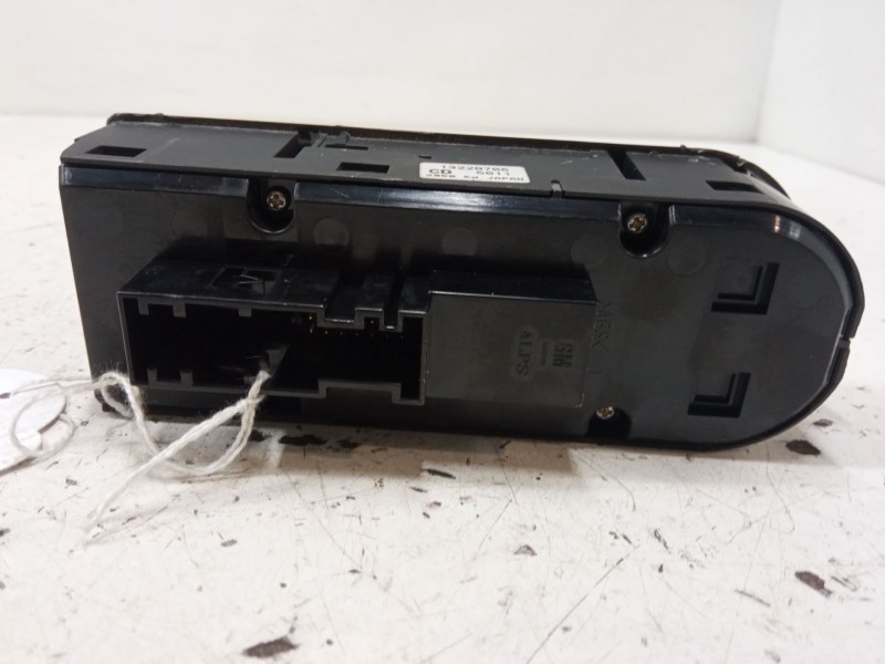 Recambio de mando elevalunas delantero izquierdo para opel astra h (a04) 1.6 (l48) referencia OEM IAM 13228879  