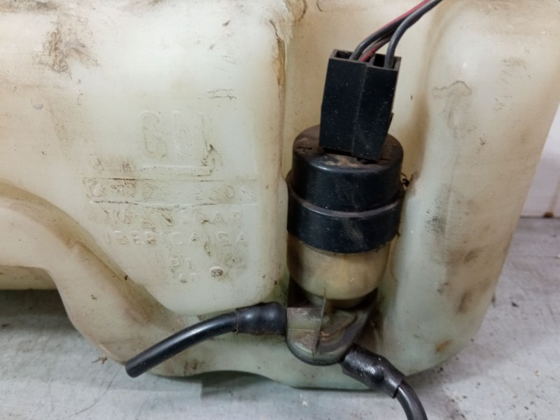 Recambio de deposito limpiaparabrisas para opel corsa a hatchback (s83) 1.3 s (f08, m08, f68, m68) referencia OEM IAM 90226560  