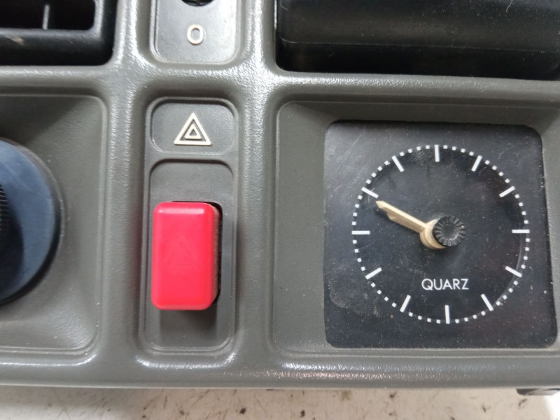 Recambio de consola central para opel corsa a hatchback (s83) 1.3 s (f08, m08, f68, m68) referencia OEM IAM 90120334  