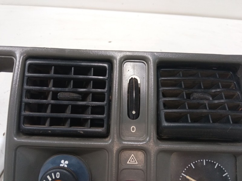 Recambio de consola central para opel corsa a hatchback (s83) 1.3 s (f08, m08, f68, m68) referencia OEM IAM 90120334  