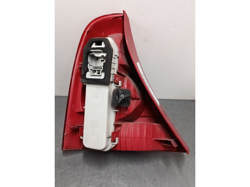 Recambio de piloto trasero derecho para renault clio ii (bb_, cb_) 1.5 dci (b/cb08) referencia OEM IAM 8200071414  