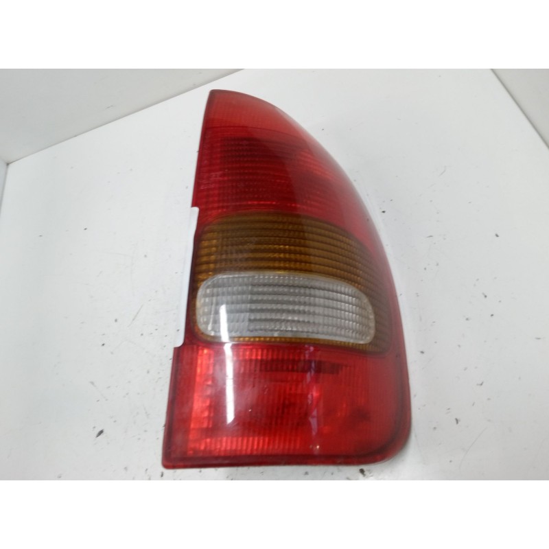 Recambio de piloto trasero derecho para opel corsa b (s93) 1.2 i 16v (f08, f68, m68) referencia OEM IAM 67732660  