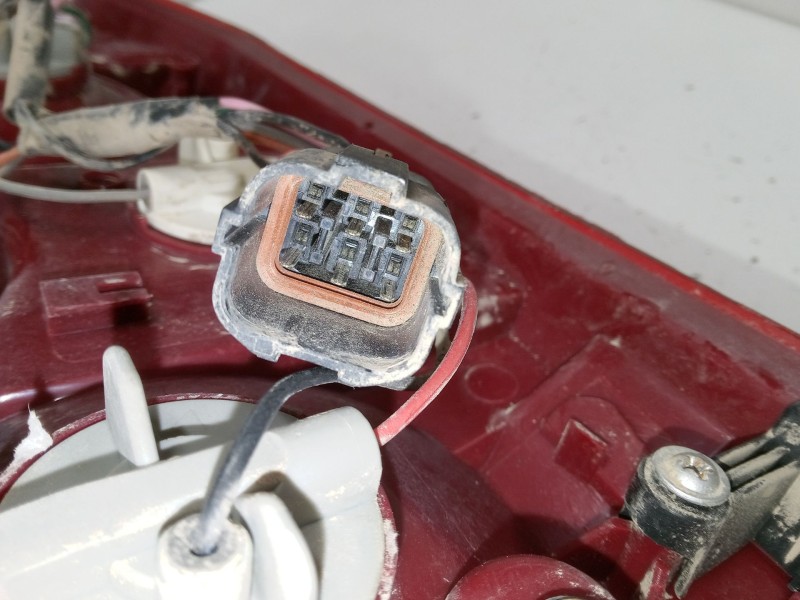 Recambio de piloto trasero izquierdo para hyundai tucson (jm) 2.0 crdi referencia OEM IAM 924102E010  