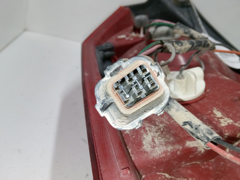 Recambio de piloto trasero derecho para hyundai tucson (jm) 2.0 crdi referencia OEM IAM 924022E010  