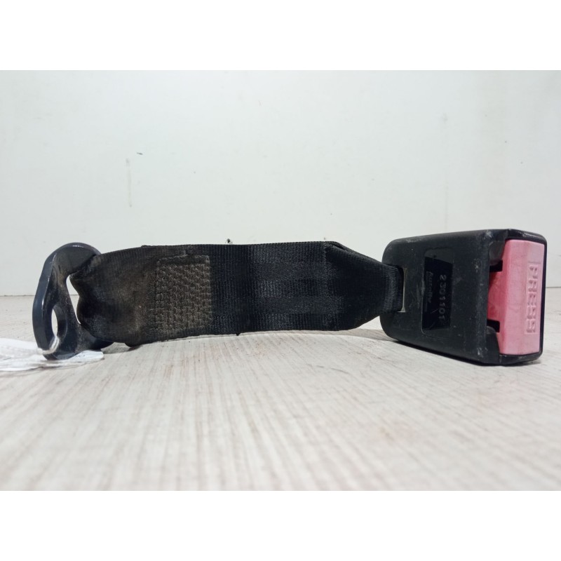 Recambio de anclaje cinturon trasero central para peugeot 206 hatchback (2a/c) 1.4 i referencia OEM IAM 2301101  