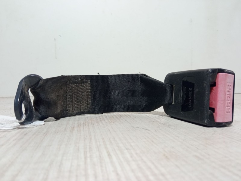 Recambio de anclaje cinturon trasero central para peugeot 206 hatchback (2a/c) 1.4 i referencia OEM IAM 2301101  