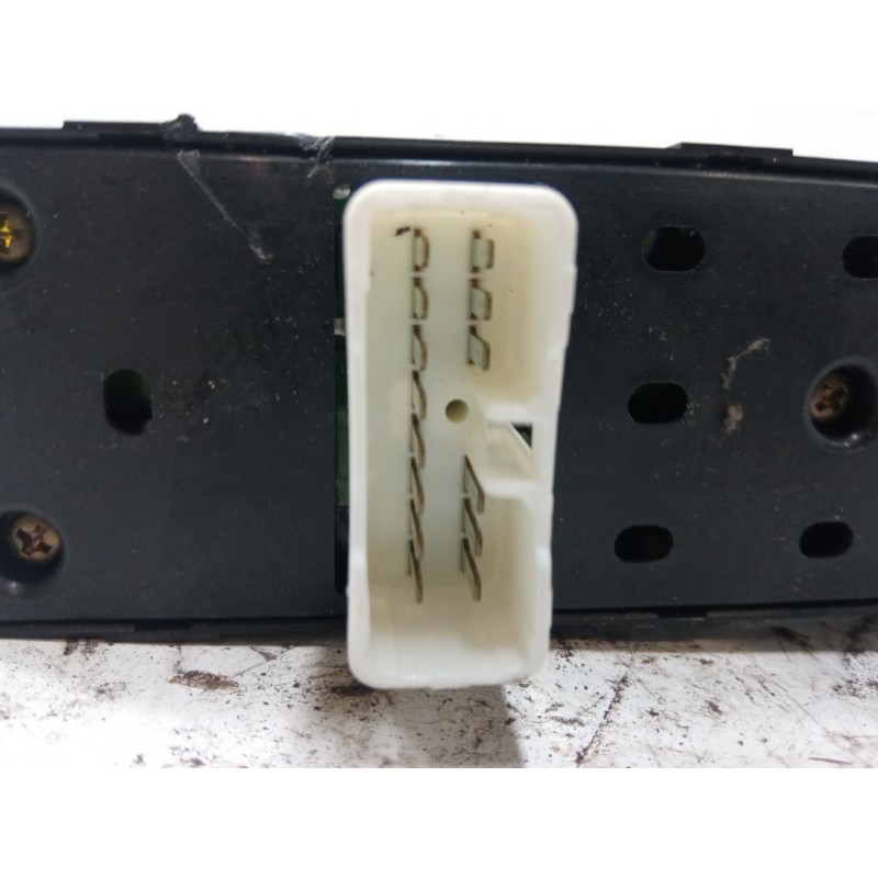 Recambio de mando elevalunas delantero izquierdo para hyundai santa fé ii (cm) 2.2 crdi gls referencia OEM IAM 935702B000S4  