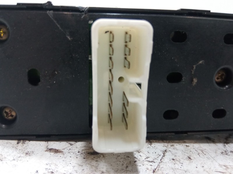 Recambio de mando elevalunas delantero izquierdo para hyundai santa fé ii (cm) 2.2 crdi gls referencia OEM IAM 935702B000S4  