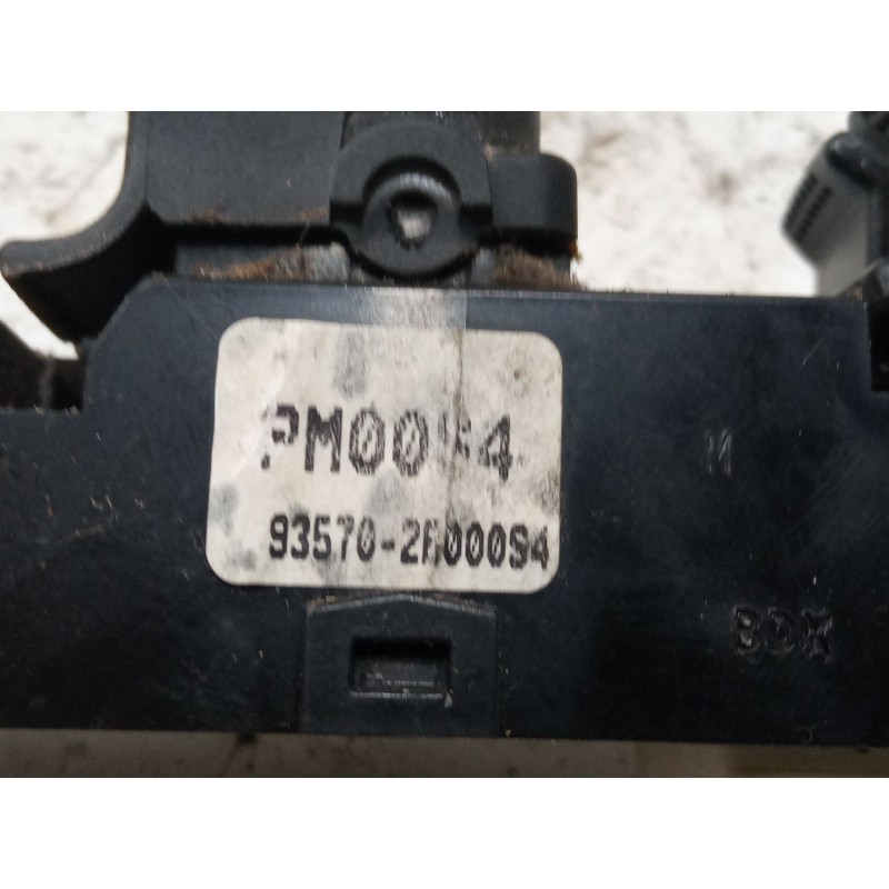 Recambio de mando elevalunas delantero izquierdo para hyundai santa fé ii (cm) 2.2 crdi gls referencia OEM IAM 935702B000S4  