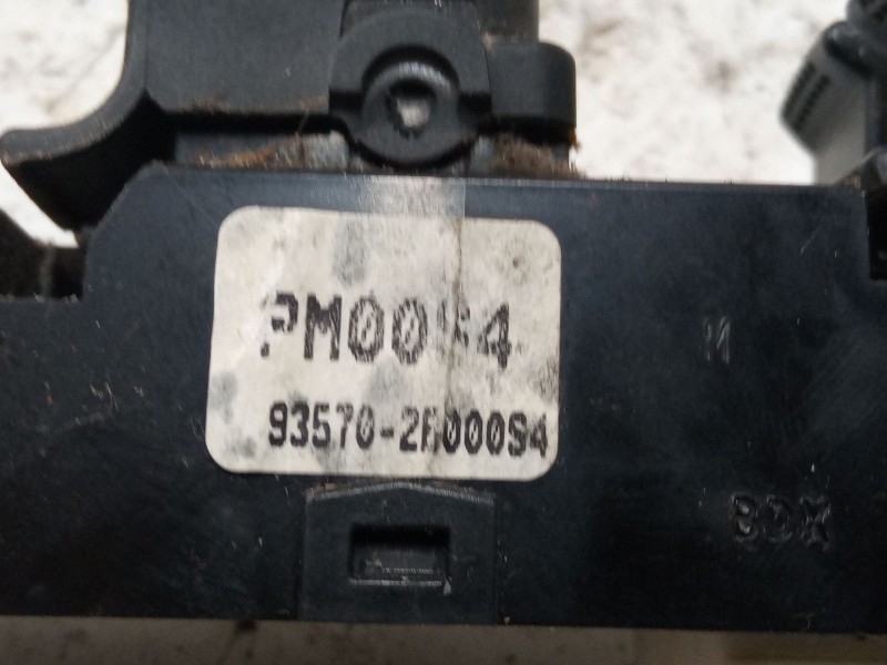 Recambio de mando elevalunas delantero izquierdo para hyundai santa fé ii (cm) 2.2 crdi gls referencia OEM IAM 935702B000S4  