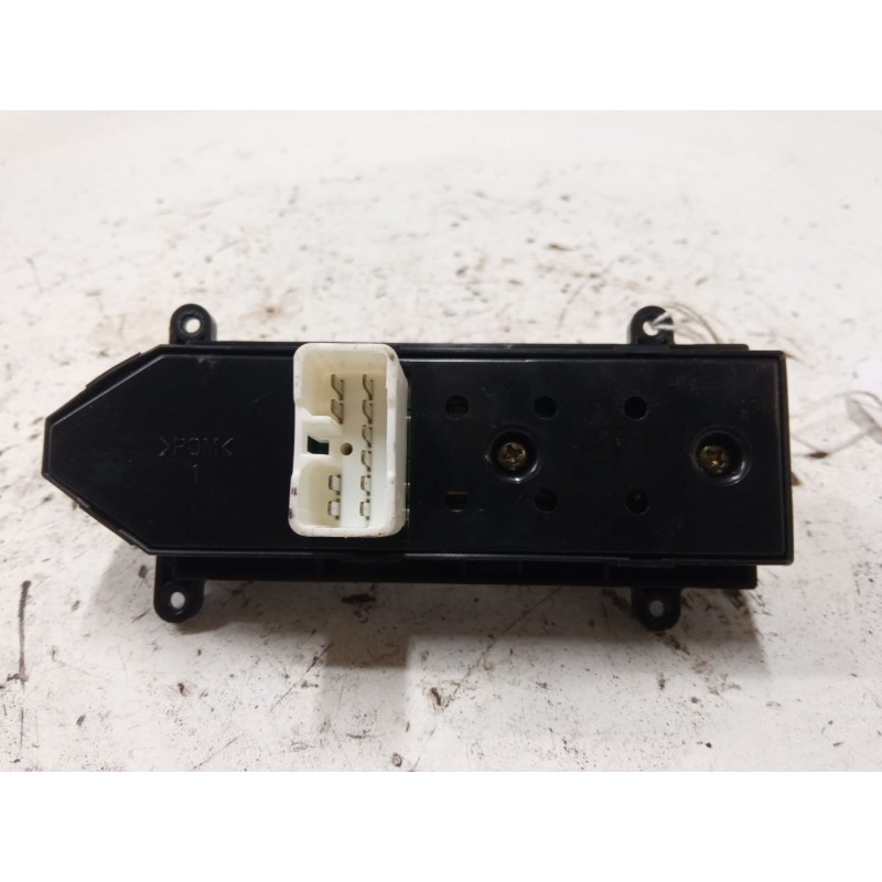 Recambio de mando elevalunas delantero derecho para hyundai santa fé ii (cm) 2.2 crdi gls referencia OEM IAM 935752B000S4  