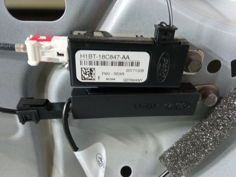 Recambio de porton trasero para ford ecosport 1.0 ecoboost referencia OEM IAM GN15N40400HC  