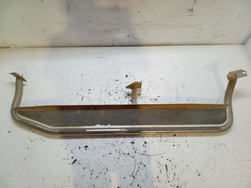 Recambio de estribo izquierdo para nissan terrano ii (r20) 2.7 td 4wd referencia OEM IAM   