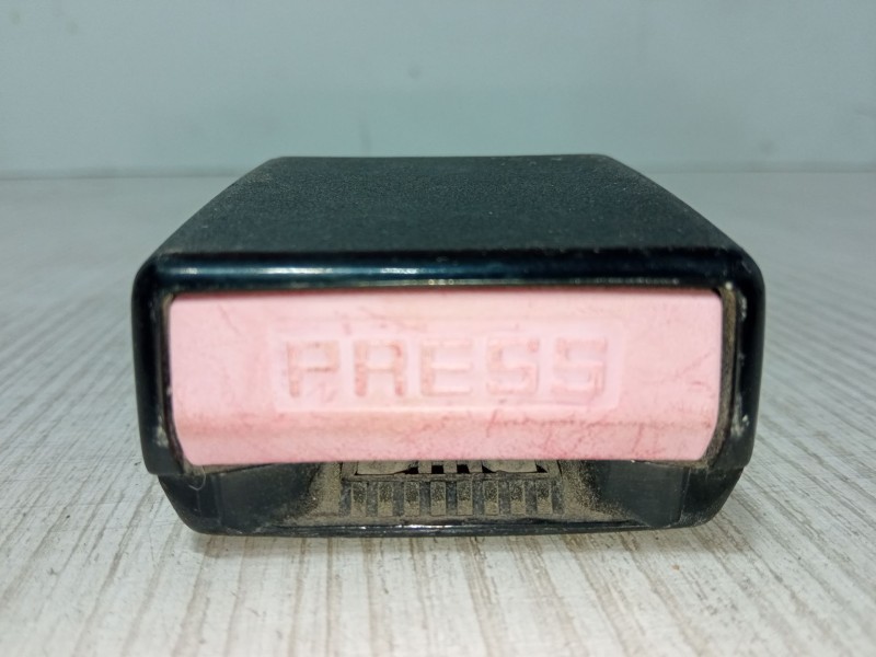 Recambio de anclaje cinturon trasero izquierdo para peugeot 206 hatchback (2a/c) 1.4 i referencia OEM IAM 2302301092  