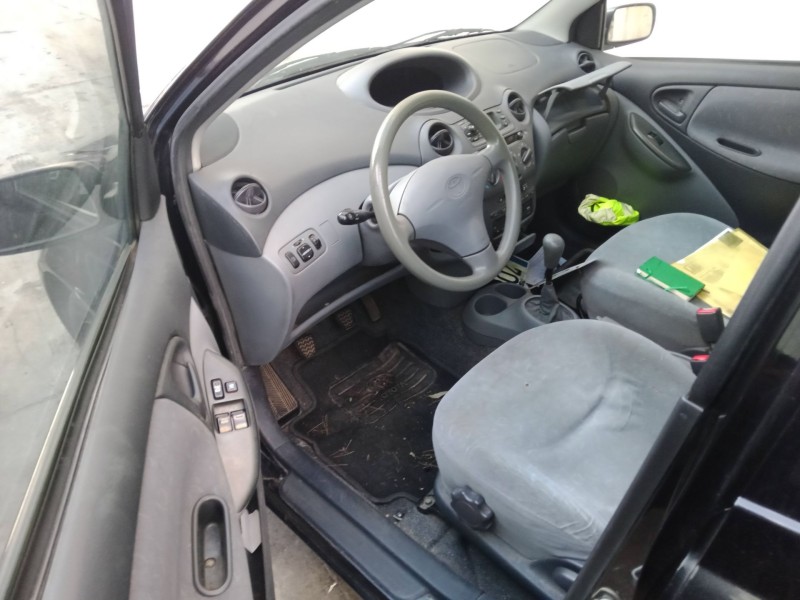 toyota yaris (_p1_) del año 2000