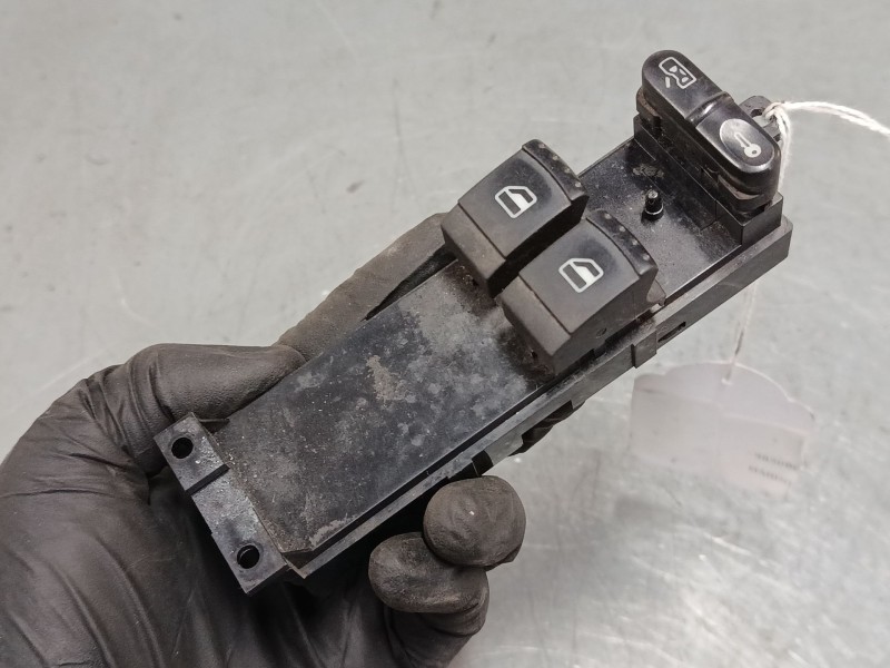 Recambio de mando elevalunas delantero izquierdo para volkswagen golf iv (1j1) 1.9 sdi referencia OEM IAM   