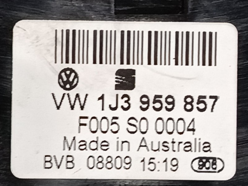 Recambio de mando elevalunas delantero izquierdo para volkswagen golf iv (1j1) 1.9 sdi referencia OEM IAM   