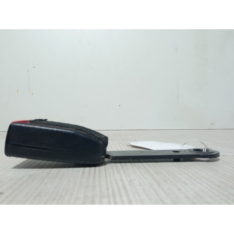 Recambio de anclaje cinturon delantero derecho para peugeot 206 hatchback (2a/c) 1.4 i referencia OEM IAM 5990B-AC842  