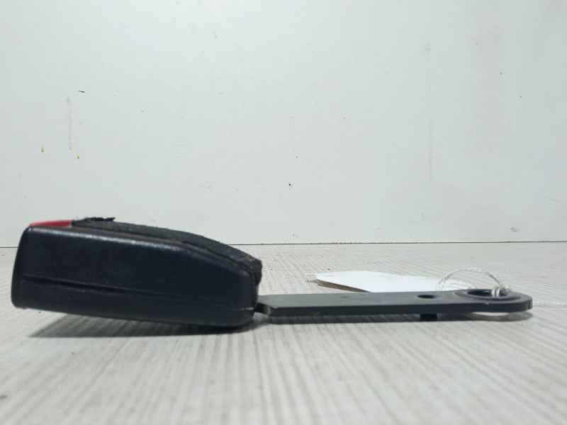 Recambio de anclaje cinturon delantero derecho para peugeot 206 hatchback (2a/c) 1.4 i referencia OEM IAM 5990B-AC842  