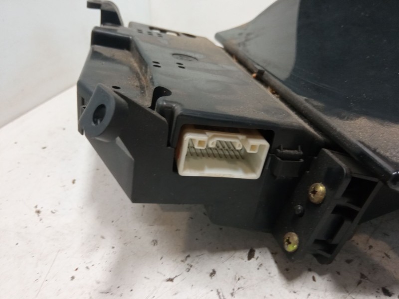 Recambio de cuadro instrumentos para toyota yaris (_p1_) 1.3 (ncp10_, scp12_) referencia OEM IAM 8380052120  