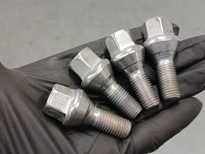 Recambio de pack tornillos 4 uni para renault scénic ii (jm0/1_) 1.6 16v (jm1r) referencia OEM IAM 7703003008  