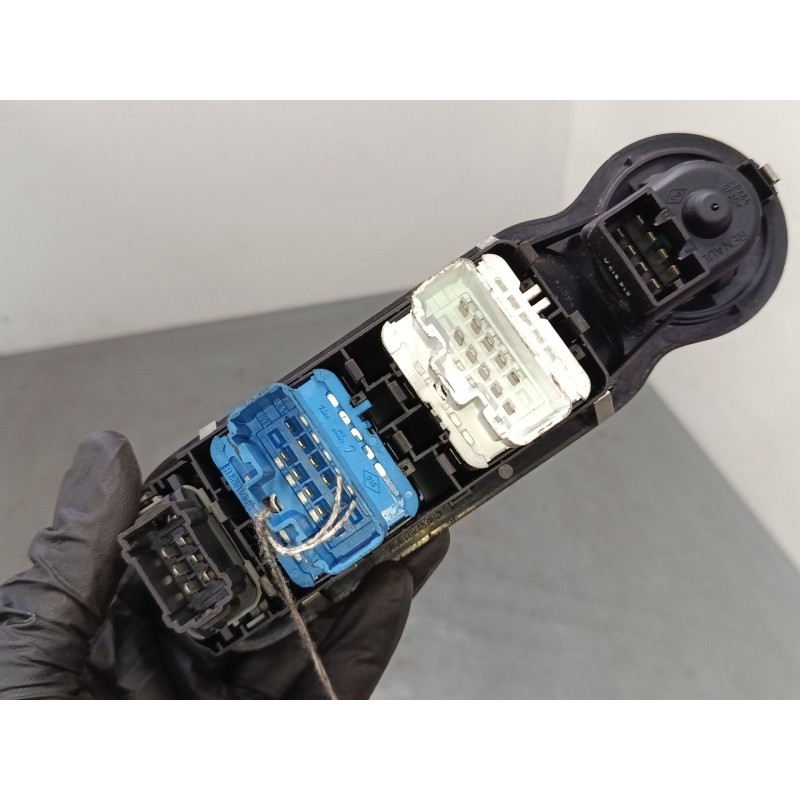 Recambio de mando elevalunas delantero izquierdo para renault modus / grand modus (f/jp0_) 1.2 16v (jp0w) referencia OEM IAM 820
