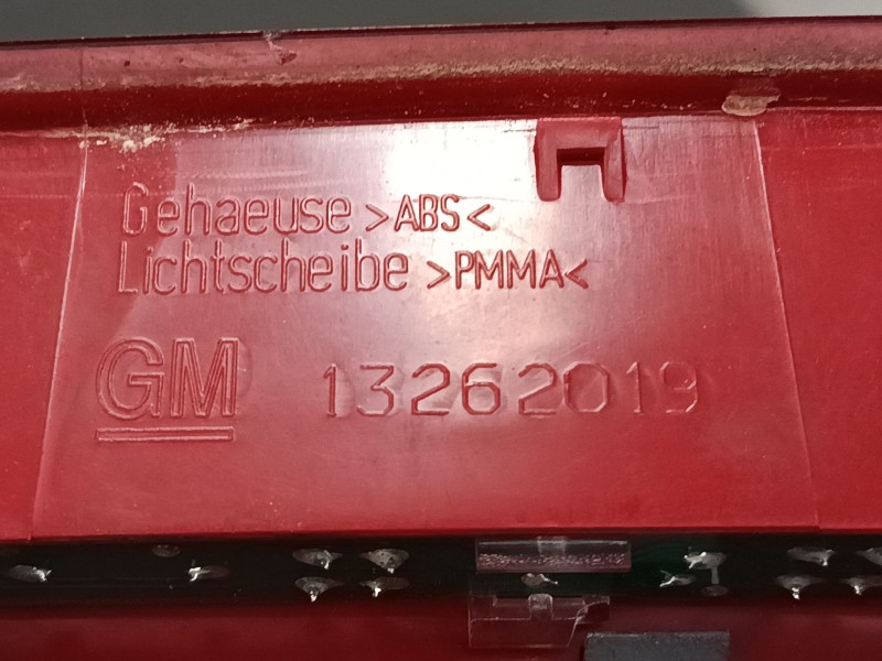 Recambio de luz central de freno para opel astra j (p10) 1.7 cdti (68) referencia OEM IAM 13262019  