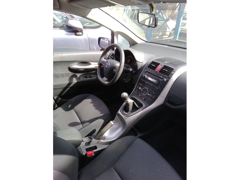 toyota auris (_e15_) del año 2010