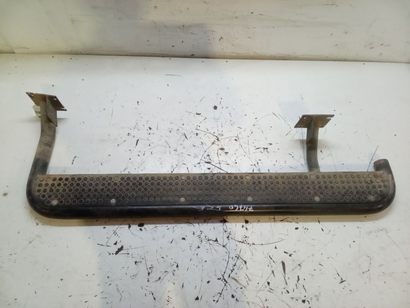 Recambio de estribo izquierdo para opel frontera a sport (u92) 2.0 i (52sud2, 55sud2) referencia OEM IAM   