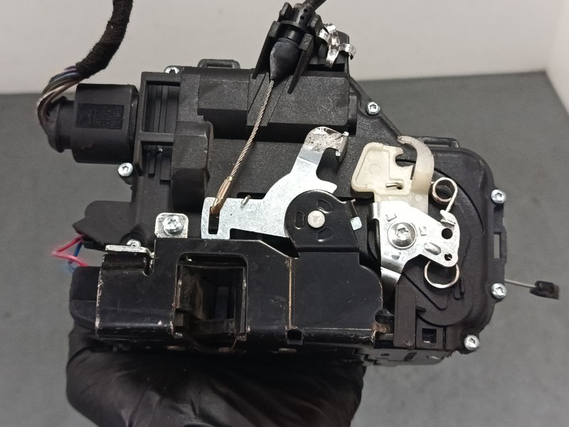 Recambio de cerradura puerta delantera derecha para volkswagen golf iv (1j1) 1.9 tdi referencia OEM IAM   