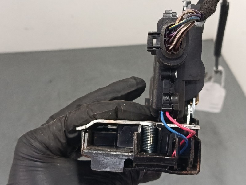 Recambio de cerradura puerta delantera derecha para volkswagen golf iv (1j1) 1.9 tdi referencia OEM IAM   