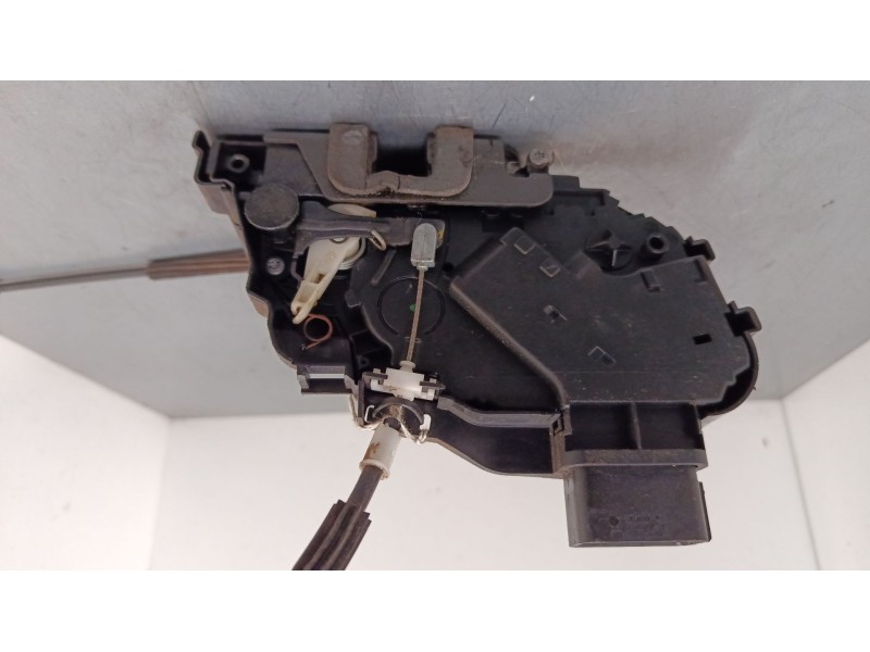 Recambio de cerradura puerta delantera derecha para land rover discovery iii (l319) 2.7 td 4x4 referencia OEM IAM FQJ000207  