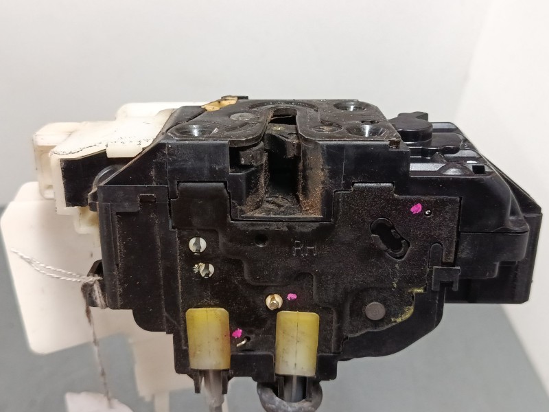 Recambio de cerradura puerta delantera derecha para hyundai sonata v (nf) 2.0 crdi referencia OEM IAM B13203K010  