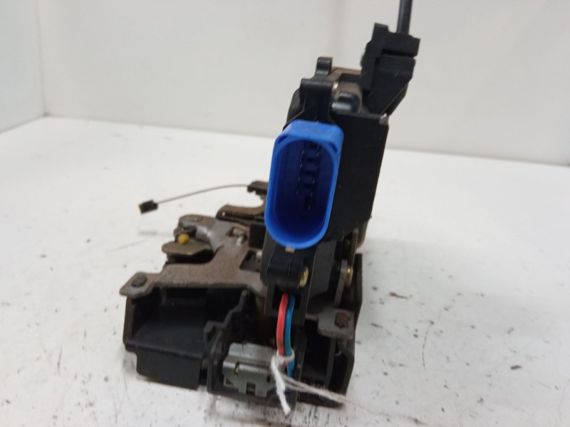 Recambio de cerradura puerta delantera derecha para seat toledo iii (5p2) 1.9 tdi referencia OEM IAM CM21900043102  