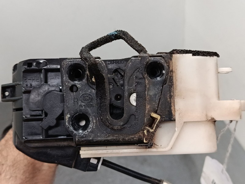 Recambio de cerradura puerta delantera derecha para hyundai i30 (fd) 1.6 crdi referencia OEM IAM 813202L030  