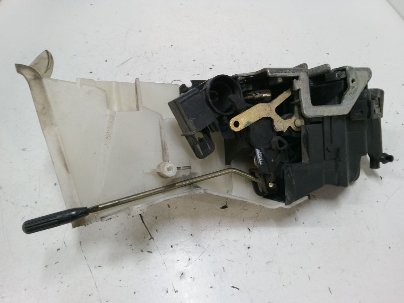 Recambio de cerradura puerta delantera derecha para mercedes-benz clase c (w202) c 240 (202.026) referencia OEM IAM 2027204435  