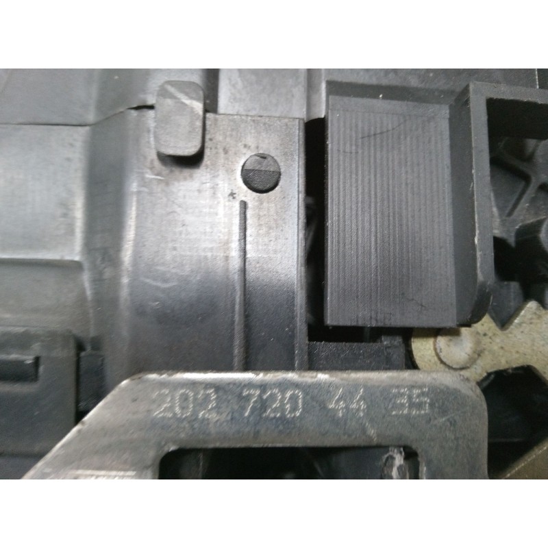 Recambio de cerradura puerta delantera derecha para mercedes-benz clase c (w202) c 240 (202.026) referencia OEM IAM 2027204435  