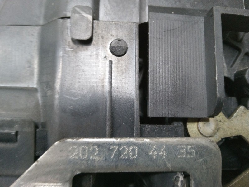 Recambio de cerradura puerta delantera derecha para mercedes-benz clase c (w202) c 240 (202.026) referencia OEM IAM 2027204435  