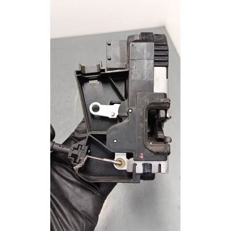 Recambio de cerradura puerta delantera derecha para opel vivaro a furgoneta (x83) 1.9 di (f7) referencia OEM IAM 8200008248  