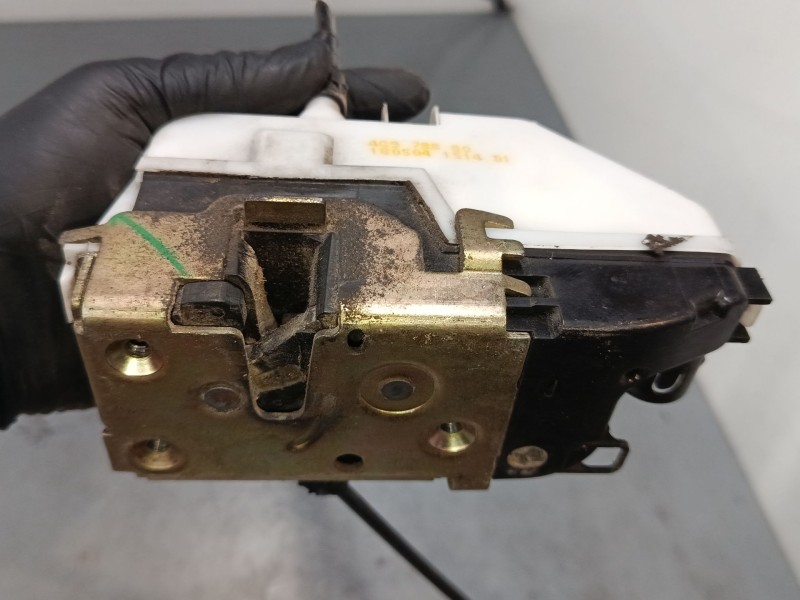 Recambio de cerradura puerta delantera derecha para citroën c3 pluriel (hb_) 1.4 referencia OEM IAM 46978880  